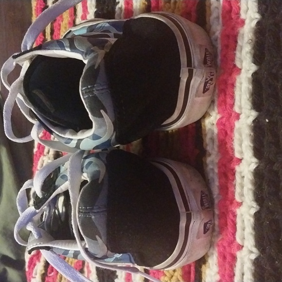 Vans - Picture 3 of 4